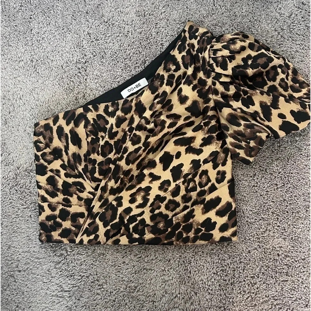DO +BE  CHEETAH PRINT one shoulder cropped top. Puffy sleeve. SO CUTE